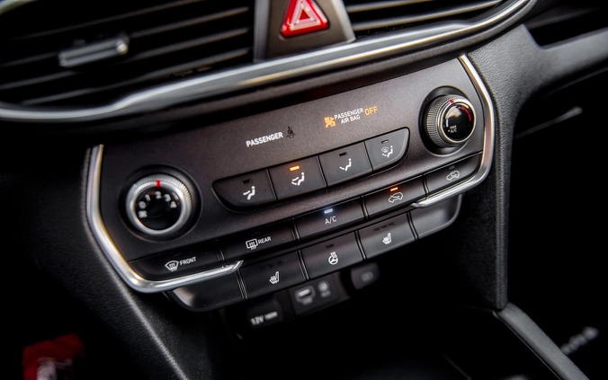Hyundai Santa Fe cena 104900 przebieg: 17200, rok produkcji 2019 z Debrzno małe 596